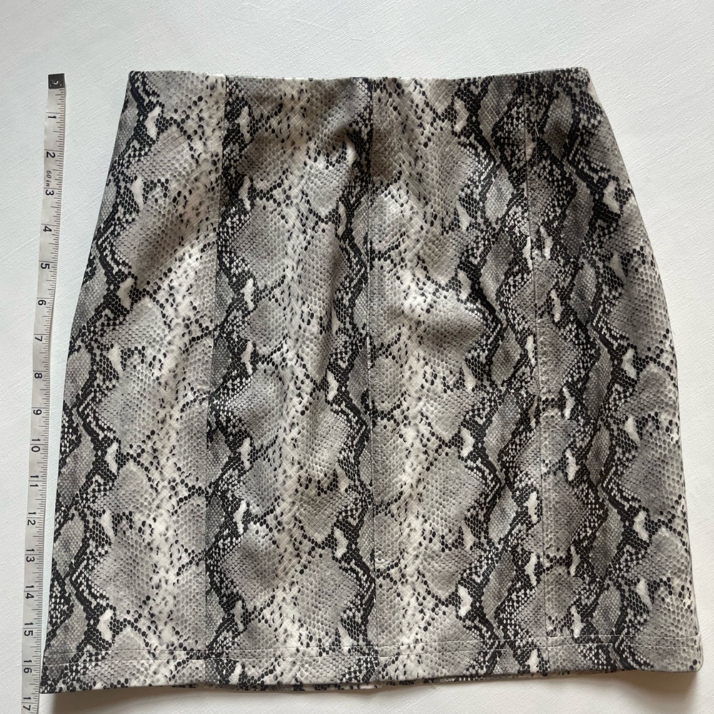 Wild‎ Honey Black and Gray Snake Pattern Mini Skirt